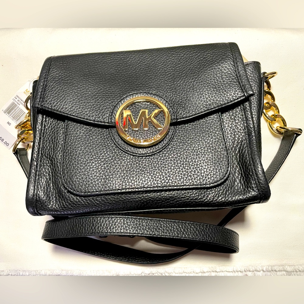 NWT MICHAEL MICHAEL KORS  MARGO  BLACK  SHOULDER BAG.  Gold tone hardware